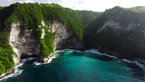 Picturesque,-breathtaking-scenery,-Nusa-Penida-Beach-location,-aerial