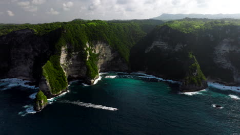 Sunsetting-over-beautiful-Indonesian-beach-location,-speeding-vessel