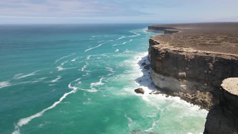 Antena-Drone-Avanzando-Sobre-La-Gran-Ensenada-Australiana