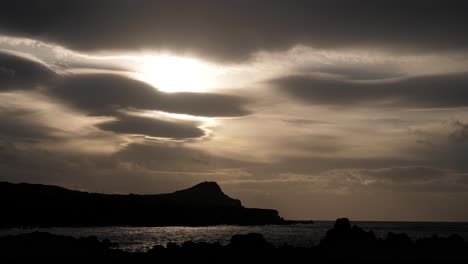 Nostalgischer-Sonnenuntergang-Zur-Goldenen-Stunde-Auf-Der-Insel-Terceira,-Azoren