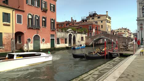 White-Speed-Boat-Sails-in-on-many-Water-Canals-of-Venice