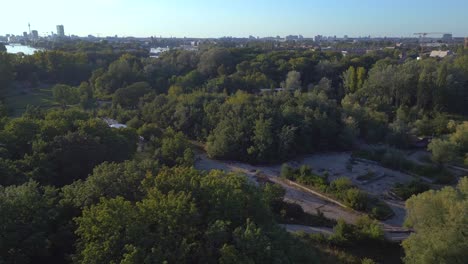 Berlin-Sommer-Verlassener-Vergnügungspark