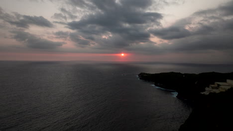 Nusa-Penida-Bei-Sonnenuntergang-Auf-Der-Südöstlichen-Indonesischen-Insel-Bali
