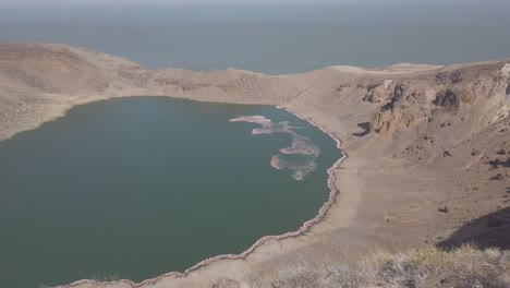 Flamingo-Seeblick-Auf-Der-Zentralinsel-Des-Turkana-Sees