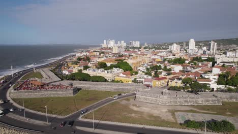 Luftaufnahme-Der-Stadtmauern-An-Der-Küste-Von-Cartagena