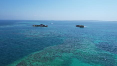 Drone-Shot-of-Caribbean-Sea-and-Rosario-Islands-Archipelago,-Cartagena,-Colombia