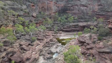 Drohnenluftaufnahmen-Einer-Australischen-Schlucht-Mit-Flusssystem