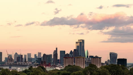 Time-lapse-of-beautiful-panoramic-view-of-London-skyline-at-sunset-from-Primrose-hill