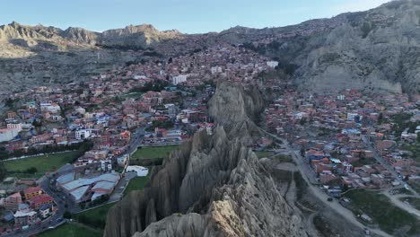 Vista-Aérea-De-Drones-De-La-Paz,-Capital-De-Bolivia,-América-Del-Sur