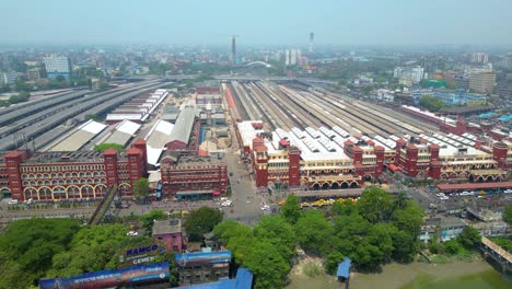 Vista-Aérea-De-La-Estación-De-Tren-De-Howrah-Día-Y-Noche