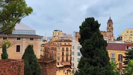 Málaga-España-Casco-Antiguo-Edificios-Históricos-Al-Sur-De-España-Día-Lluvioso