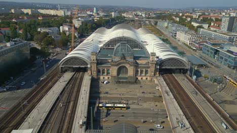 Dresden-Hauptbahnhof-In-Urbaner-Stadtlandschaft