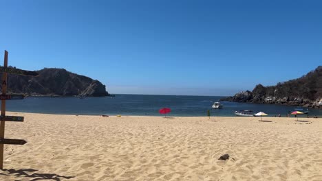 Hyperlapse-showcases-Playa-Cacaluta-in-Oaxaca,-Mexico,-where-tourists-soak-up-the-sun