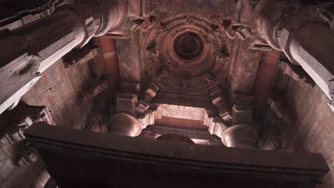 Toma-Panorámica-De-Tallas-En-La-Pared-De-Antiguos-Templos-Hindúes-En-El-Templo-De-Bhojeshwar-En-Bhopal-De-Madhya-Pradesh,-India