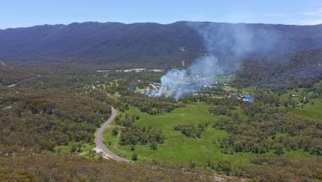 Forward-drone-view-of-smoke-spreading-over-Crackenback-area-in-New-South-Wales,-Australia