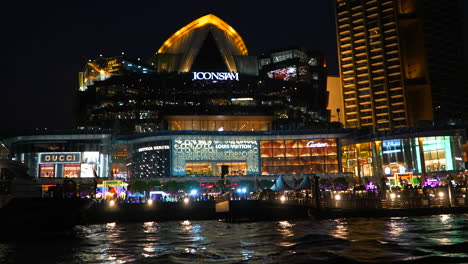 Iconsiam-Lujoso-Centro-Comercial-En-Bangkok