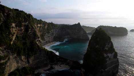 Natürliche-Schönheit,-Malerisches-Und-Idyllisches-Indonesisches-Reiseziel.-Luftaufnahme