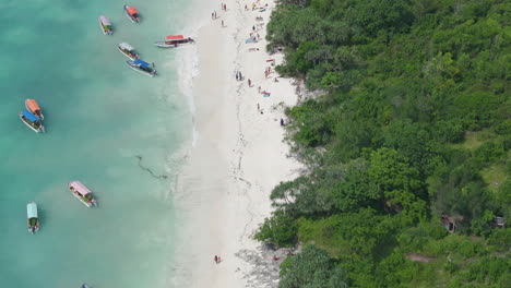 Schöne-Luftaufnahme-Des-Weißen-Sandstrands-Und-Des-Türkisfarbenen-Meeres-In-Sansibar-An-Einem-Sonnigen-Tag,-Sommerkonzept,-Tansania