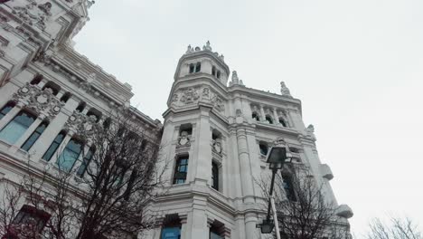 Palacio-De-Cibeles:-Hito-Icónico-De-Madrid,-Anteriormente-El-Palacio-De-Comunicación-En-España