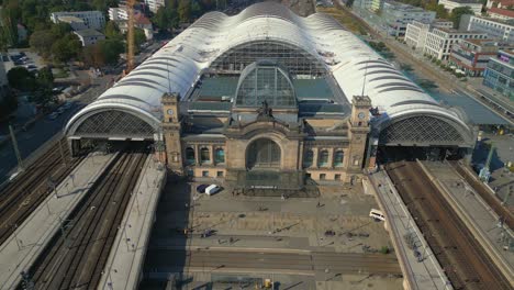 Estación-Central-De-Tren-De-Dresde-En-El-Paisaje-Urbano-De-La-Ciudad