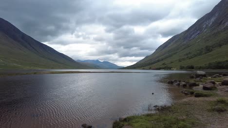 Glencoe-Loch-Etive-Ruhiges-Wasser-Schottland