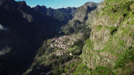 Imágenes-De-Drones-De-Curral-Das-Freiras,-Madeira,-Portugal