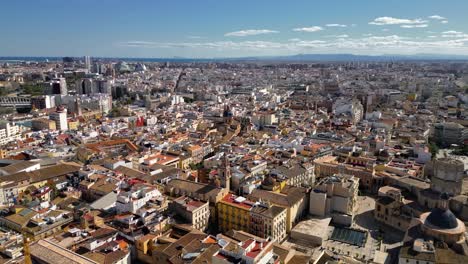 Spektakuläre-Luftaufnahme-Der-Skyline-Der-Stadt-Valencia,-Spanien