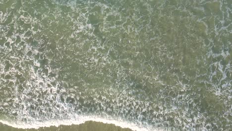 Wellen-Kommen-An-Einem-Wunderschönen-Australischen-Strand