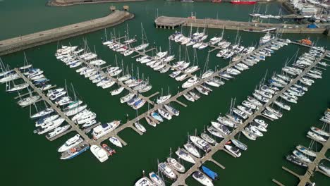 Overhead-aerial-shot,-pushing-forwards-and-overhead,-revealing-boats-on-a-marina-on-a-sunny-day