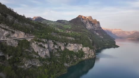 Walensee-Klippen-In-Der-Abenddämmerung,-Schweiz-Landschaft---Luftaufnahme
