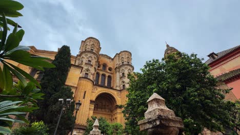 Punto-De-Referencia-De-La-Iglesia-Catedral-Católica-Romana-De-Málaga-En-España-Costa-Del-Sol