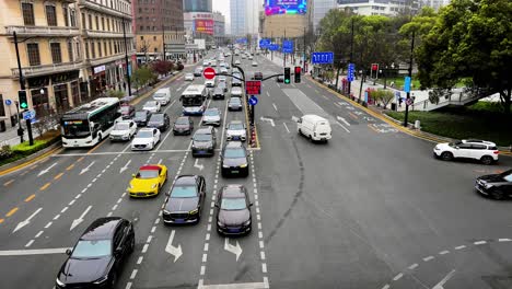 Una-Vista-Aérea-Del-Tráfico-De-Shanghai-Revela-Un-Flujo-Sorprendentemente-Ordenado,-Desafiando-Las-Percepciones-Comunes-De-Caos.