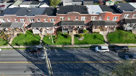 Casas-De-La-Ciudad-Durante-El-Soleado-Día-De-Primavera