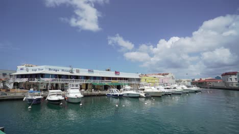 Gründung-Eines-Bootes,-Das-In-Port-Bay-Auf-Der-östlichen-Karibikinsel-Barbados-Vor-Anker-Liegt