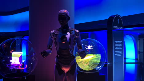 Las-Vegas-Nv-Usa,-Robot-Con-Ai-Hablando-Con-Los-Visitantes-En-El-Salón-De-La-Esfera,-Experiencia-Futurista,-Primer-Plano