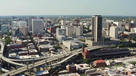 Vista-Aérea-De-Carreteras-Y-Puentes-Complejos-Richmond,-Virginia-Usa-4k-Drone-Shot