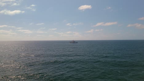 Drone-Flight-Above-Ocean-Towards-Fisheries-Research-Vessel-In-Del-Mar,-San-Diego,-California