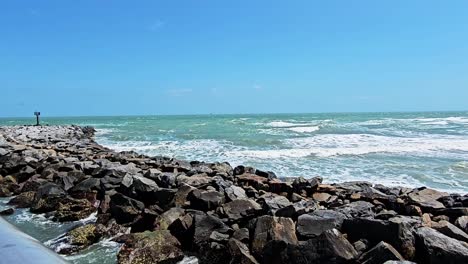 Static-view-of-rock-wall-cocoa-beach,-Florida
