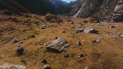 Footage-of-Lahaul,-Spiti-Valley-showing-Winer-colours-of-the-frozen-mountains-of-the-Himalayas