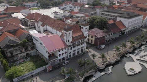 Antigua-Mansión-Colonial-Holandesa-Ahora-Una-Reliquia-En-El-Casco-Antiguo-De-Yakarta,-Indonesia