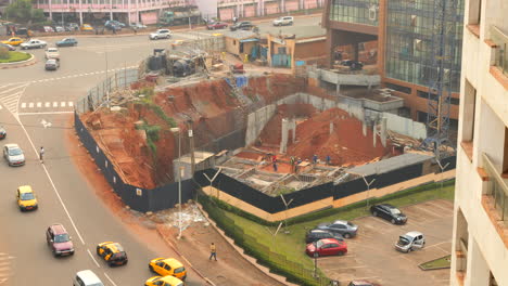Baustelle-Entlang-Der-Straße-In-Der-Stadt-Yaounde-In-Kamerun