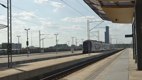 Intercity-train-of-Serbia-Railway-called-Soko-in-New-Belgrade-train-station