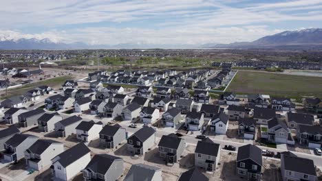 Real-Estate-Suburban-Neighborhood-Houses-in-Utah-County,-Aerial