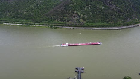 Massenguttanker-Auf-Dem-Rhein-In-Deutschland,-Drohnenverfolgung