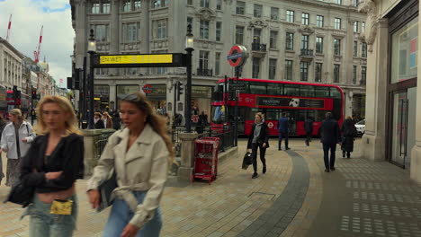 Oxford-Circus-Underground-Station-Entrance-Day-with-Busy-Shoppers