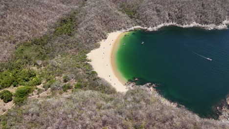 Bahía-De-Organo,-Una-Costa-Casi-Prístina,-Costa-Del-Pacífico-Mexicano,-Ubicada-En-Huatulco,-Oaxaca