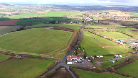 Luftaufnahme-über-Der-Landschaft-Der-Isle-Of-Wight,-Sonniger-Tag,-Großbritannien,-4k