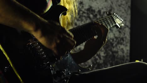 Gitarre-Wird-Von-Rockmusiker-Gespielt