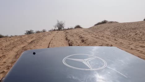 San-Dunes-Safari-Und-Entladen-Mit-Dem-Auto-In-Wüsten-Am-Tag-Aus-Verschiedenen-Blickwinkeln-Video-Ist-Aufgenommen-In-Rajasthan,-Indien