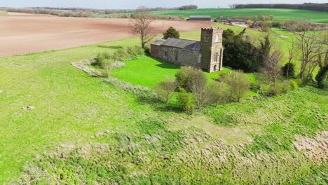 Luftaufnahmen-Einer-Drohne-Von-Einem-Kleinen-Dorf-Namens-Burwell-In-Lincolnshire-Im-Vereinigten-Königreich